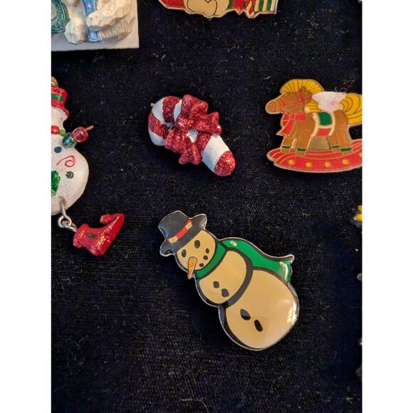Lot of Whimsical Christmas Pins - Picture 10 of 12
